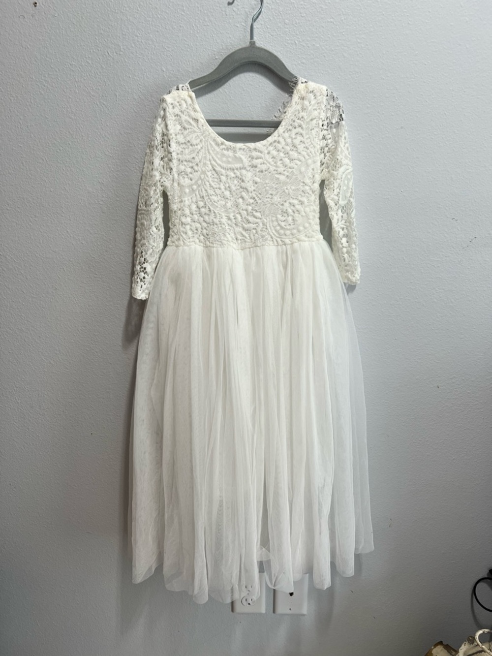 2Bunnies Girls Sz 5 White Tulle Dress with Lace Bodice